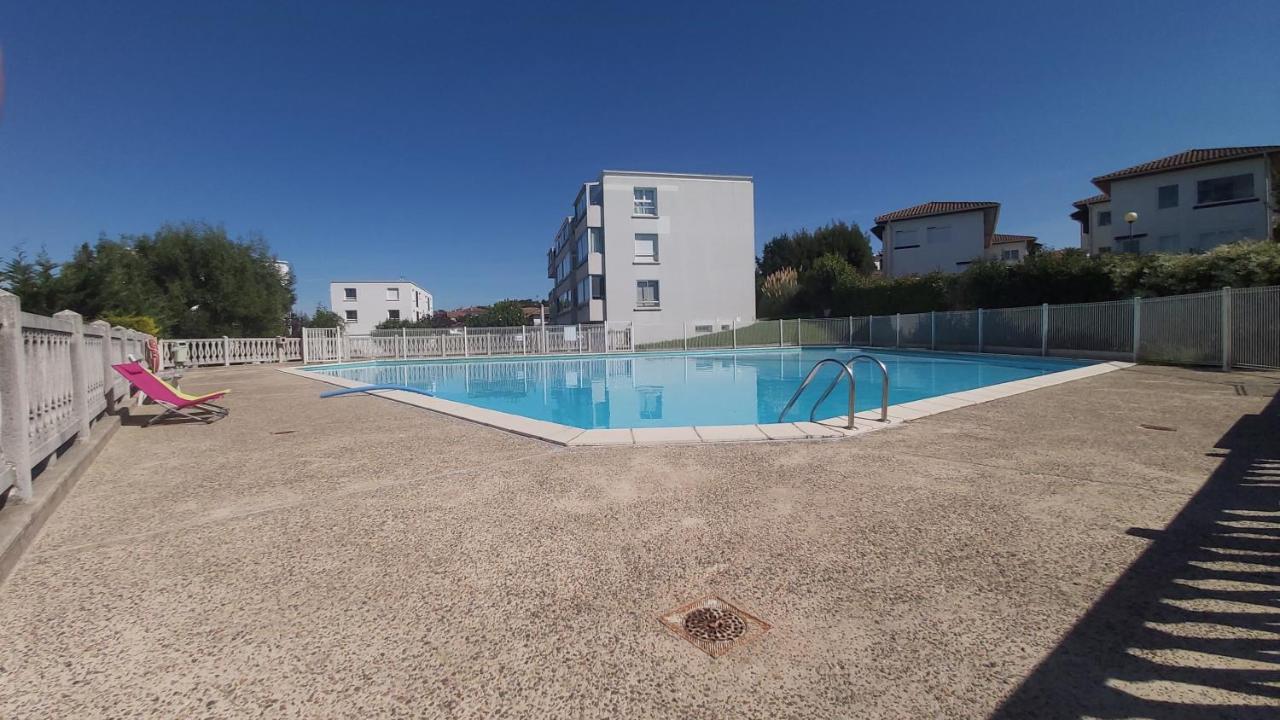 Appartement A Hendaye Avec Piscine Et A Cote De La Plage Exterior foto